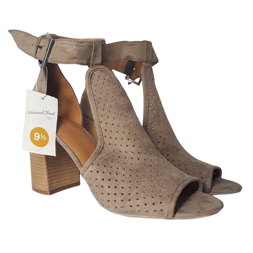UNIVERSAL THREAD Hannah Perforated Laser Cut Stacked Ankle Strap Heel 9 NWT